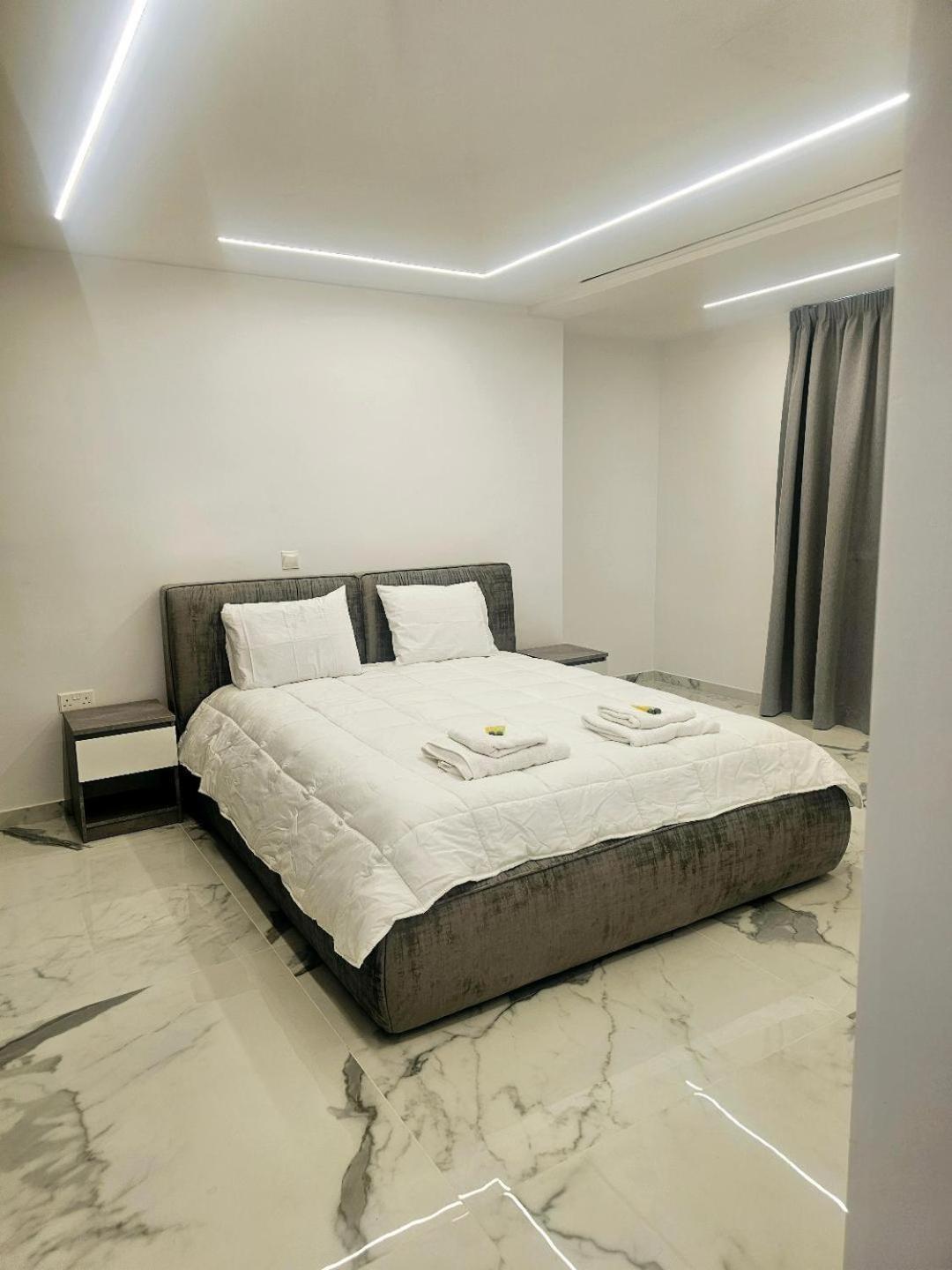 Deluxe Apartment Paphos Exterior photo