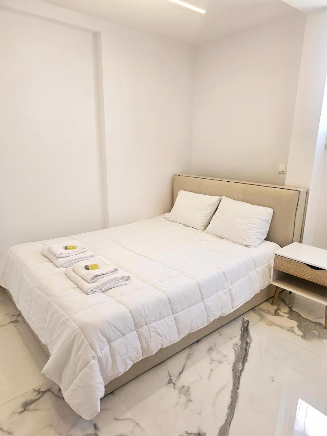 Deluxe Apartment Paphos Exterior photo